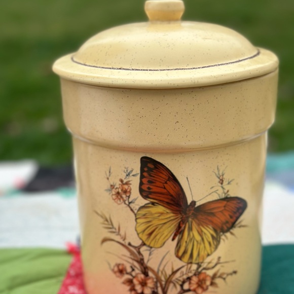 Treasure Craft Butterfly Design Ceramic Jar - Picture 2 of 2